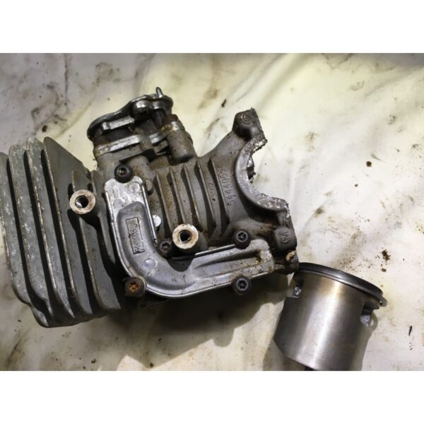 cylindre et piston tronconneuse husqvarna 135 en bon etat