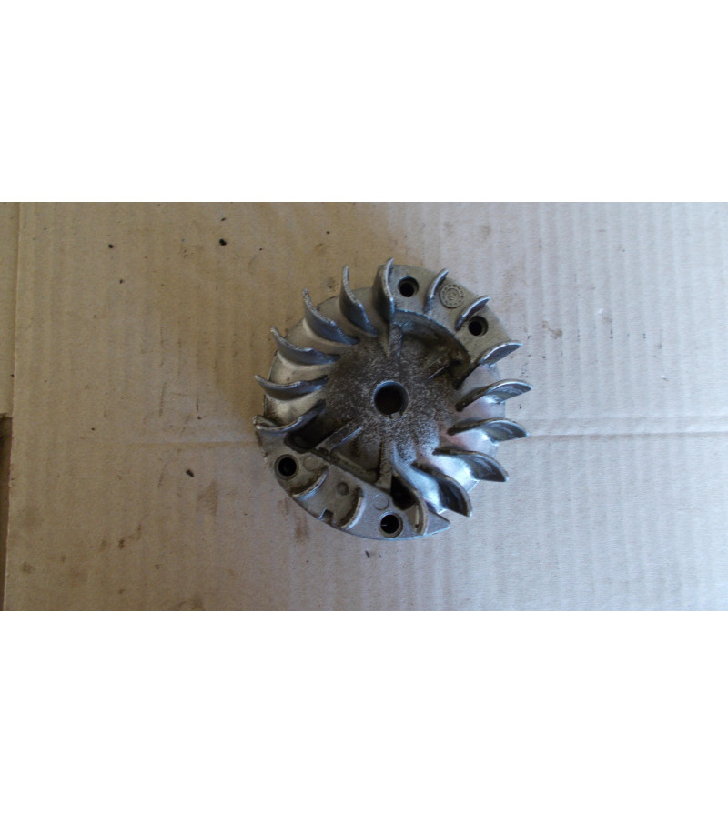 Volant moteur de taille-haie modèle Echo HC2300 Volant moteur de taille-haie modèle Echo HC2300