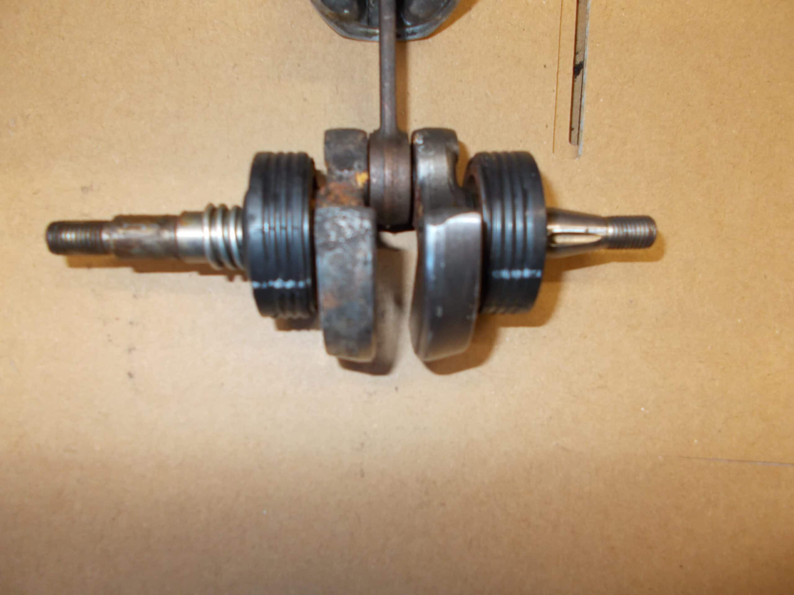 Vilebrequin pour tronçonneuse HUSQVARNA 235