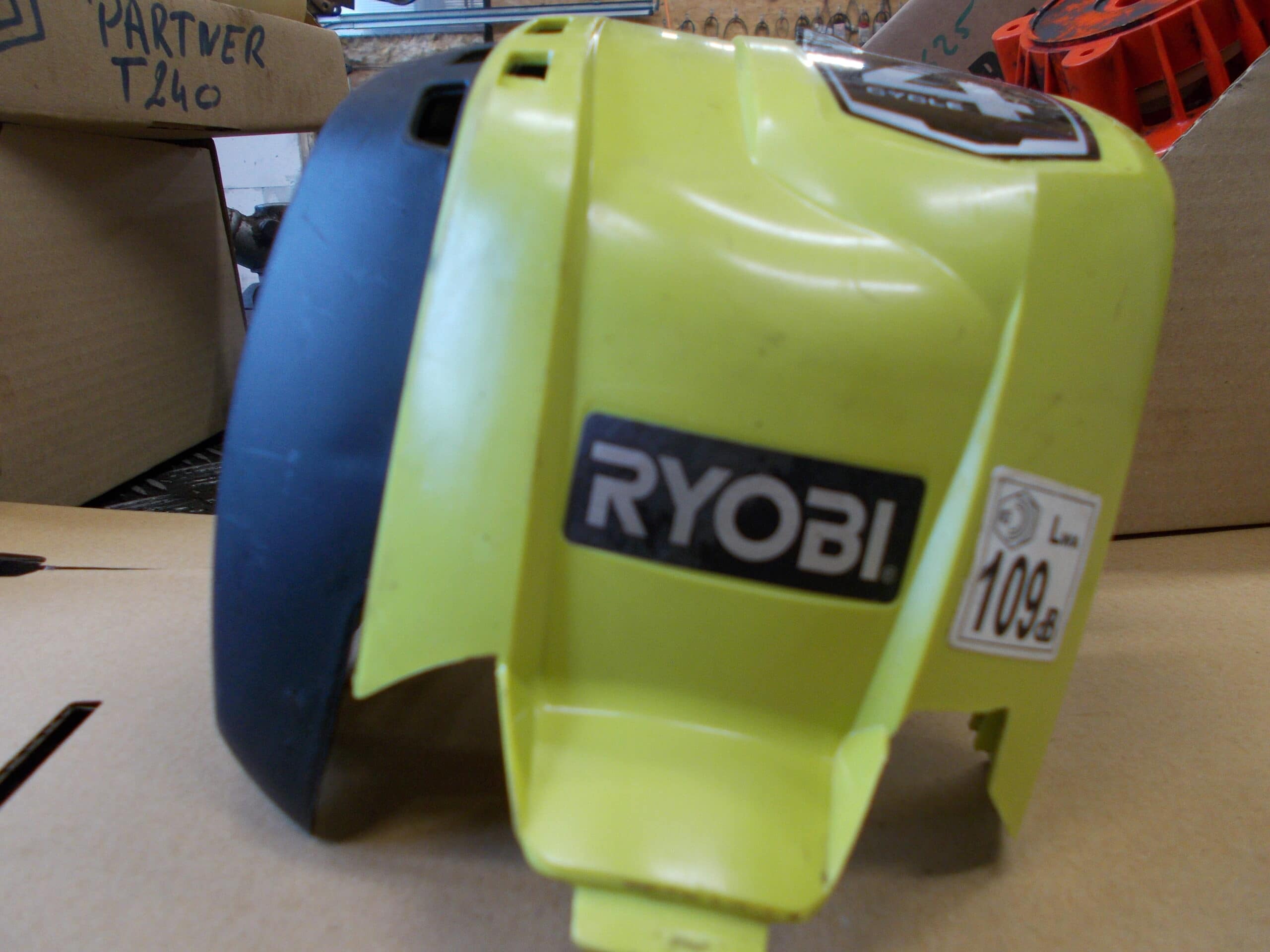 Capot moteur pour débroussailleuse RYOBI Power LT 4
